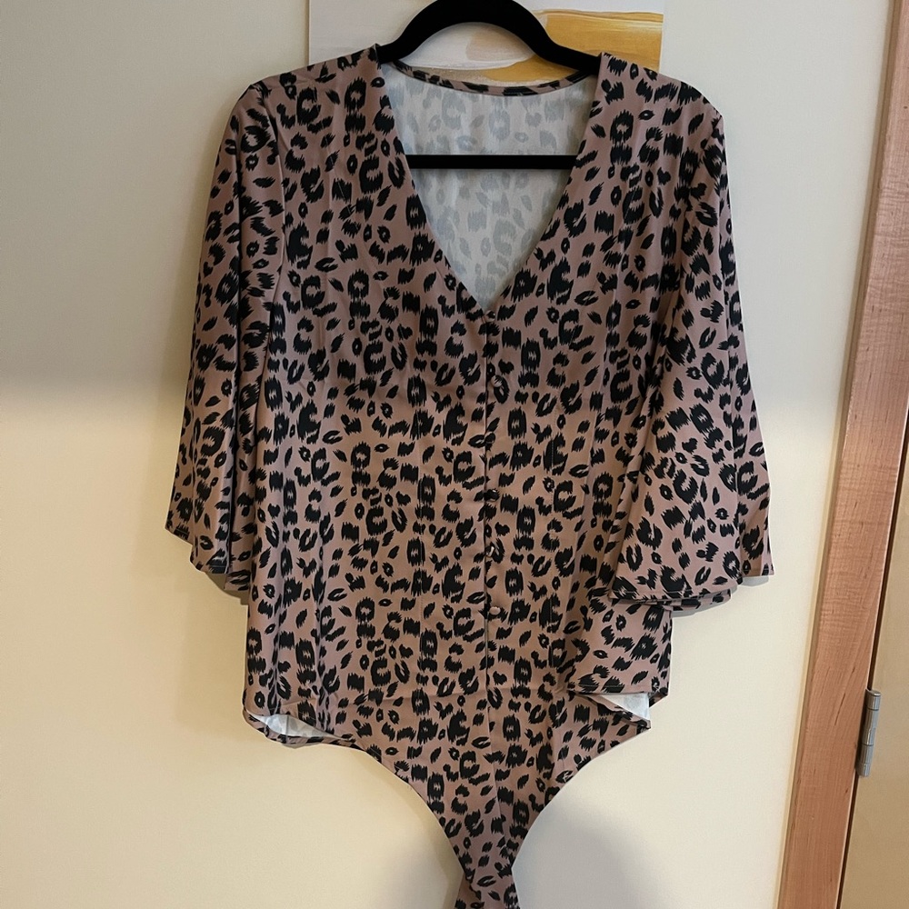 Boutique Leopard print tie front blouse